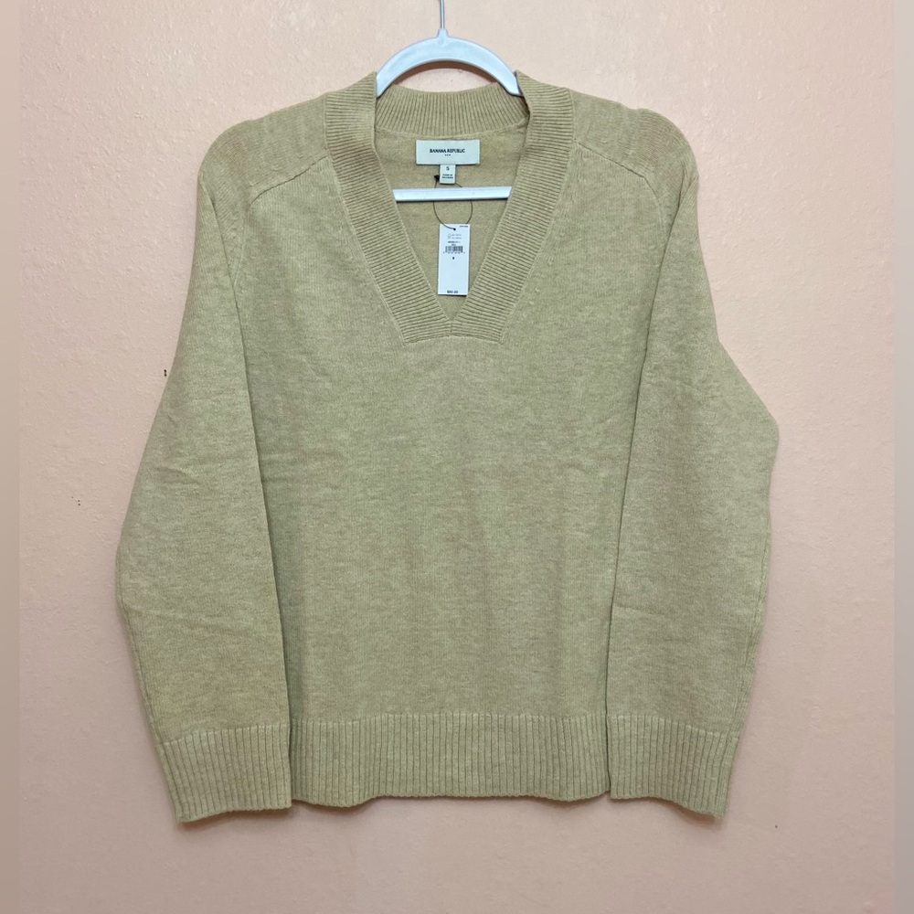 BANANA REPUBLIC FACTORY PERFECTLY SOFT V-NECK SWEATER - Picture 2 of 4